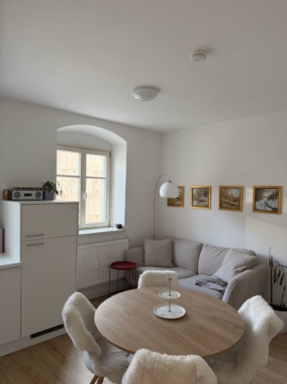 Anzeigenbild: 2-Zimmer Altbauwohnung zur Untermiete