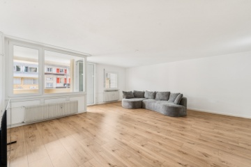Anzeigenbild: Frisch saniertes 2,5 Zimmer Apt. mit Balkon, Aufzug, Keller und TG Stepplatz 10 min vom Weil am Rhein Bf