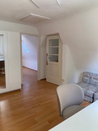 Anzeigenbild: Helles möbliertes 26 m2 Zimmer in großem Haus mit Garten