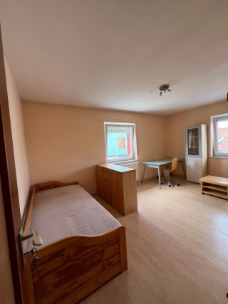 Imagen del anuncio: Helles ruhiges möbiliertes Zimmer in 3 er WG