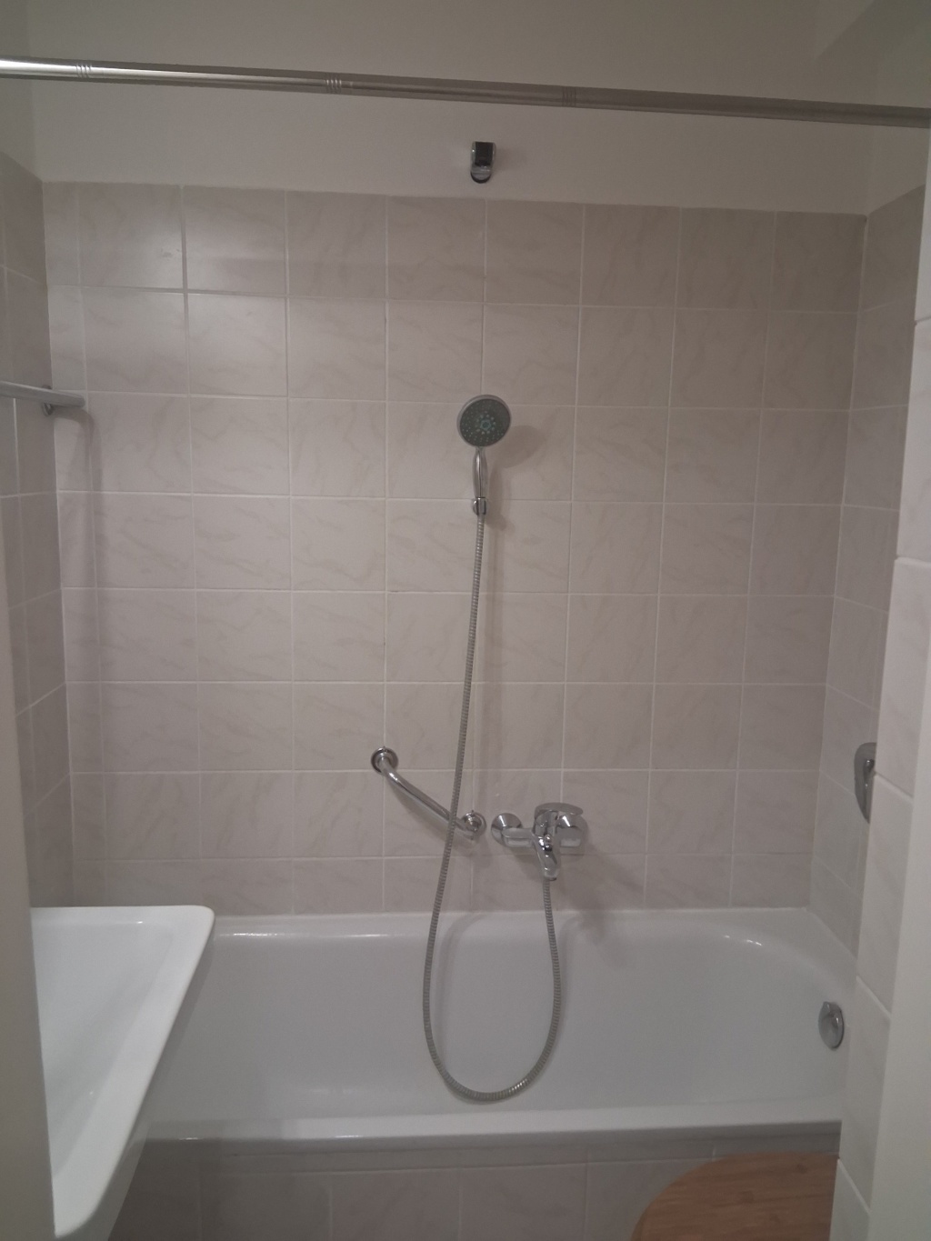1-helles Zimmer Appartement 18qm in Schwabing - Tolle Lage: 5 Min zur Münchner Freiheit/Englischer Garten, EG im Hinterhof, Ideal für Studenten oder junge Berufseinsteiger – Siegesstrasse 12, 80802 München Schwabing-Freimann – Vorschaubild 11