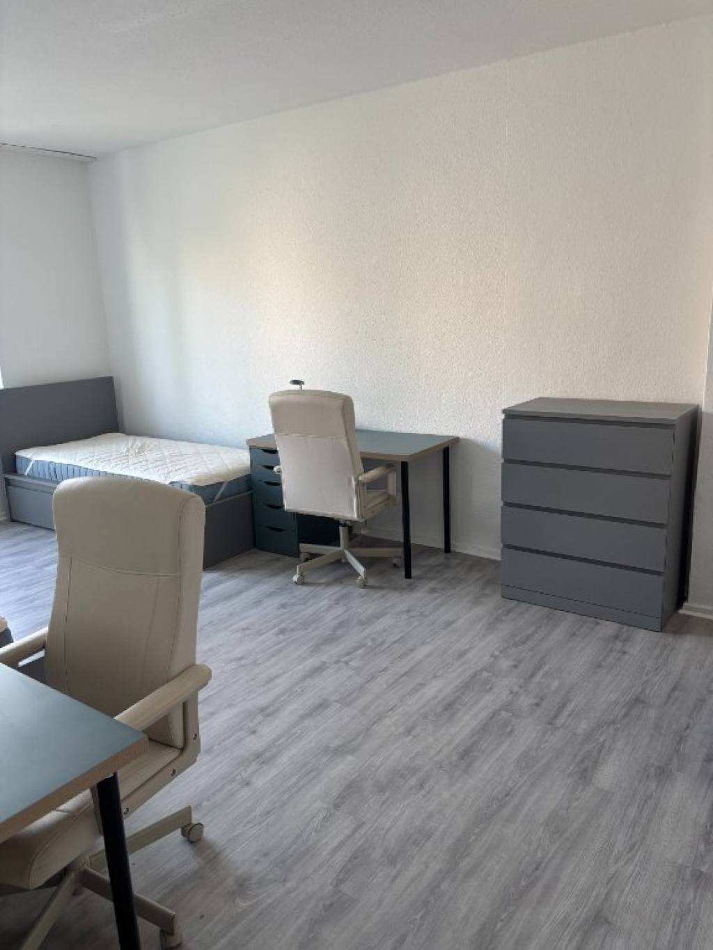 BR47M04 - BERLIN TEGEL: moderne Wohnung - mit Anmeldung - 2 Zimmer, Balkon, möbliert – Brunowstr. 47, 13507 Berlin Tegel – Vorschaubild 3