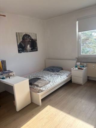 Anzeigenbild: Schönes, Großzügiges Zimmer in 4er WG