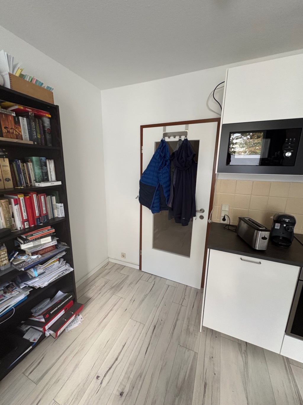 Saniertes, ruhiges 1-Zimmer-Apartment mit TG-Stellplatz — Uni-nah, Bonn-Auerberg, perfekt für Studenten! – Kölnstraße, 53117 Bonn Auerberg – Vorschaubild 4