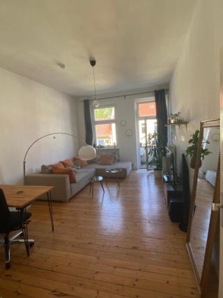 Helle 2-Zimmer-Altbauwohnung in Moabit - Zwischenmiete ab August, teilmöbliert — photo 1