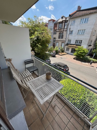 Möblierte Wohnung im Westend mit 1 Zimmer, 1 Balkon, 1 Pantry-Küche, 1 Bad & 1 Keller ab 24.07 zu vermieten (flex.)– Wolfsgangstrasse 93