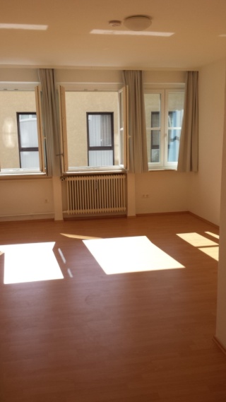 Anzeigenbild: Zimmer in neu zu besetzender 5-Zimmer-WG-Wohnung ab 1.9.2026 frei