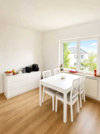 Frauen-WG | Möbliertes Zimmer mit Burgblick-Flair – ruhig, zentral & direkt an der Uni | ab 1.5.