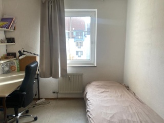 Anzeigenbild: Spacious single room is available in a 2 room Studentenwohnheim near Erlangen city center.