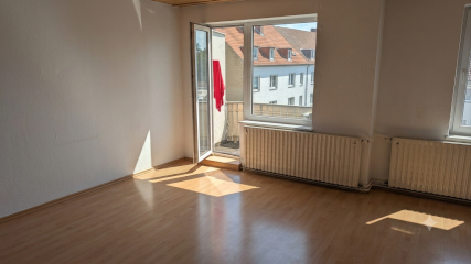 Imagen del anuncio: Helle 3-Zimmer-Wohnung mit EBK, Südbalkon, Top-Lage, möbliertes Kinder-/Jugendzimmmer