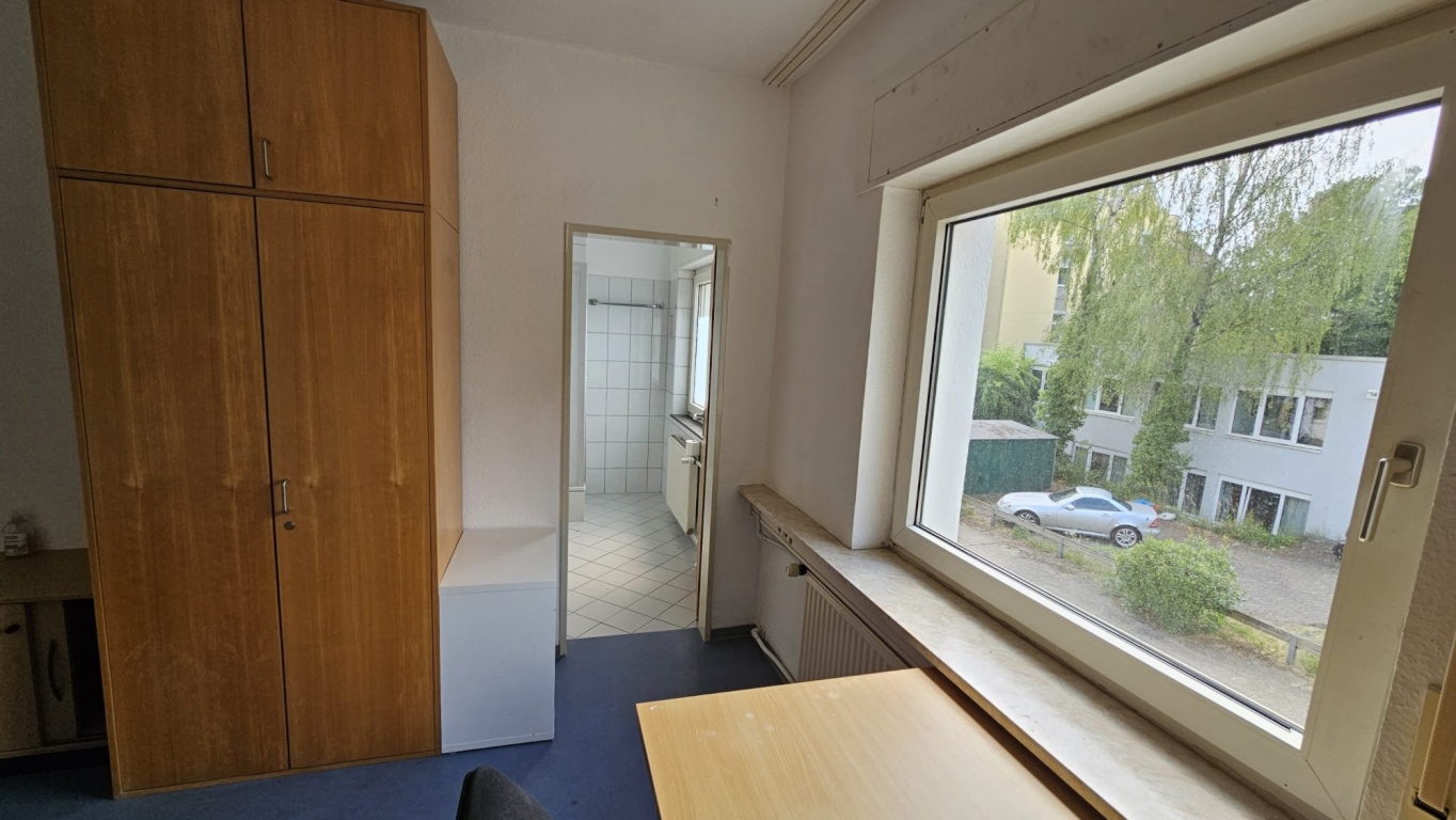 WG-Zimmer Oststadt Sebastian-Kneipp-Straße 4 - Eine andere Ansicht des Zimmers Richtung eigenes Bad
