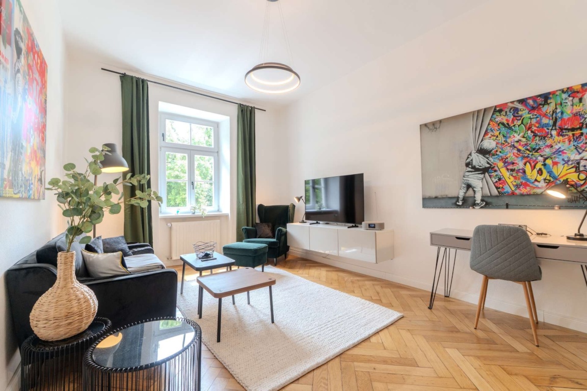 Stilvolle, komplett möblierte 2-Zimmer-Wohnung in München-Haidhausen – 6 bis 24 Monate, sofort beziehbar, inkl. Waschmaschine, Trockner & Arbeitsplatz – ideal für Job-Relocation, Einzelpersonen oder Paare – Pariser Straße 19, 81667 München Au-Haidhausen – Vorschaubild 4