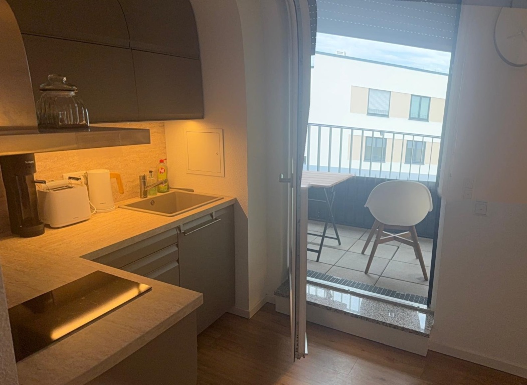 Modernes, voll möbliertes Studio | Stadtmitte (Central) I 5 Min. Hbf | All Inclusive-Miete – 40211 Düsseldorf Stadtmitte – Vorschaubild 4