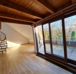 Stilvolle 2,5 Zimmer Galerie-Wohnung mit Süd-Terrasse