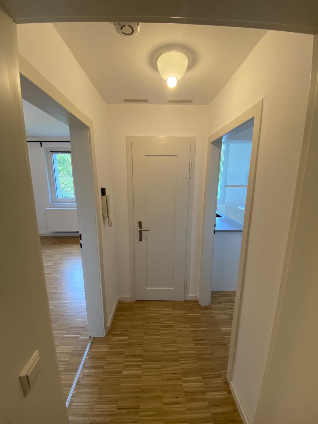 Helle 2-Zimmer-Wohnung mit Küche, Stuttgart – von privat – Wohnen im Grünen, in der Stadt! Hochwertig saniert, mit Einbauküche, Echtholzparkett, Tageslichtbad | Hochwertige und umfangreiche Ausstattung – Im Degen 36, 70327 Stuttgart Wangen – Vorschaubild 3