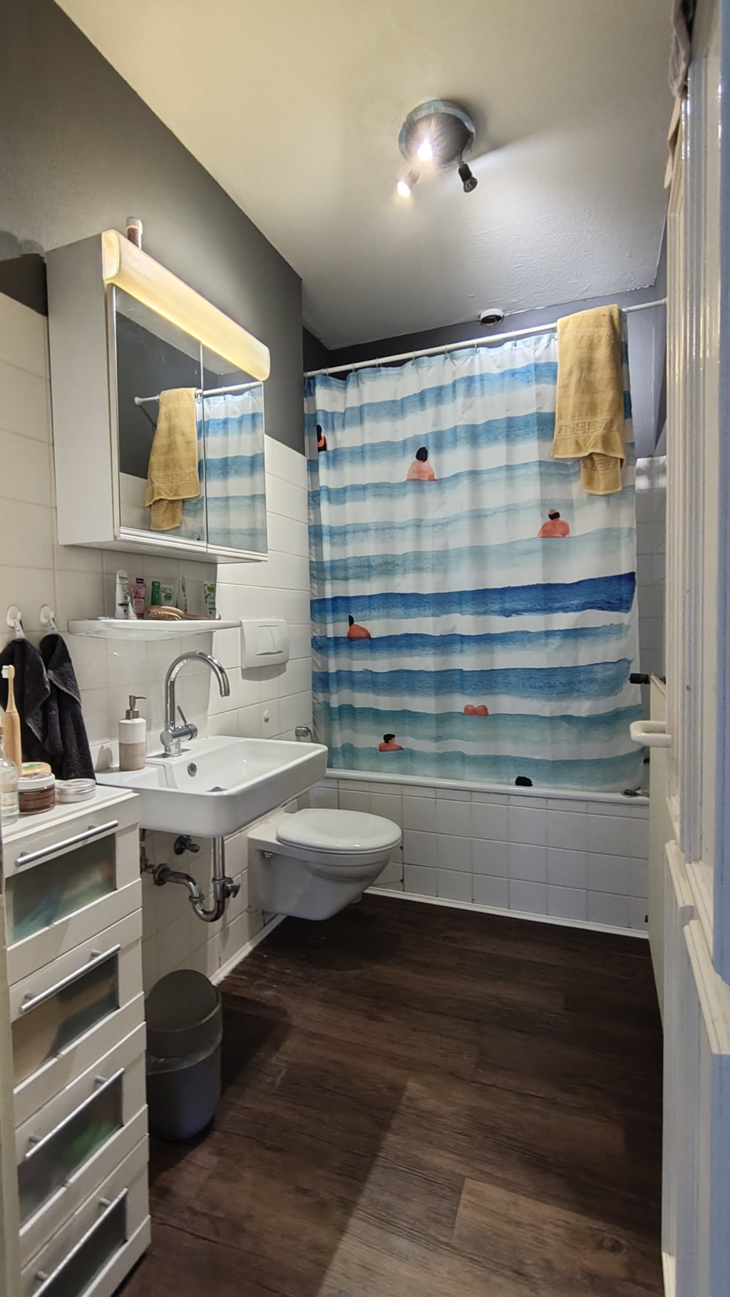Nachmiete für helle 3-Zimmer-DG-Wohnung gesucht, Altbau, 4.OG – Adelheidstraße, 65185 Wiesbaden Mitte – Vorschaubild 13