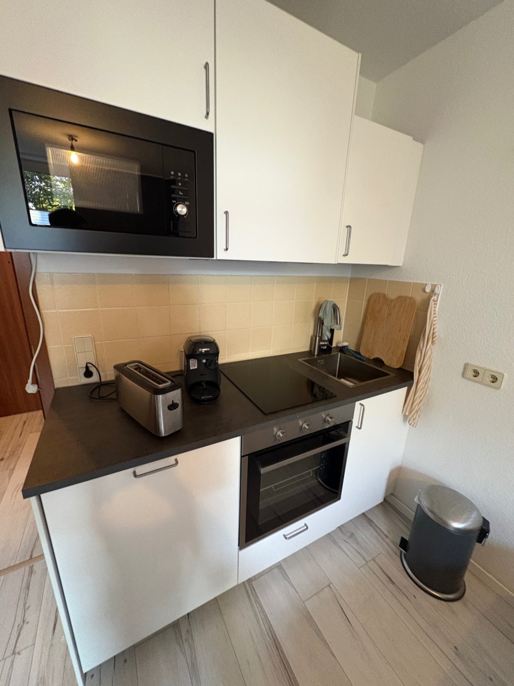 Saniertes, ruhiges 1-Zimmer-Apartment mit TG-Stellplatz — Uni-nah, Bonn-Auerberg, perfekt für Studenten! – Kölnstraße, 53117 Bonn Auerberg – Vorschaubild 2