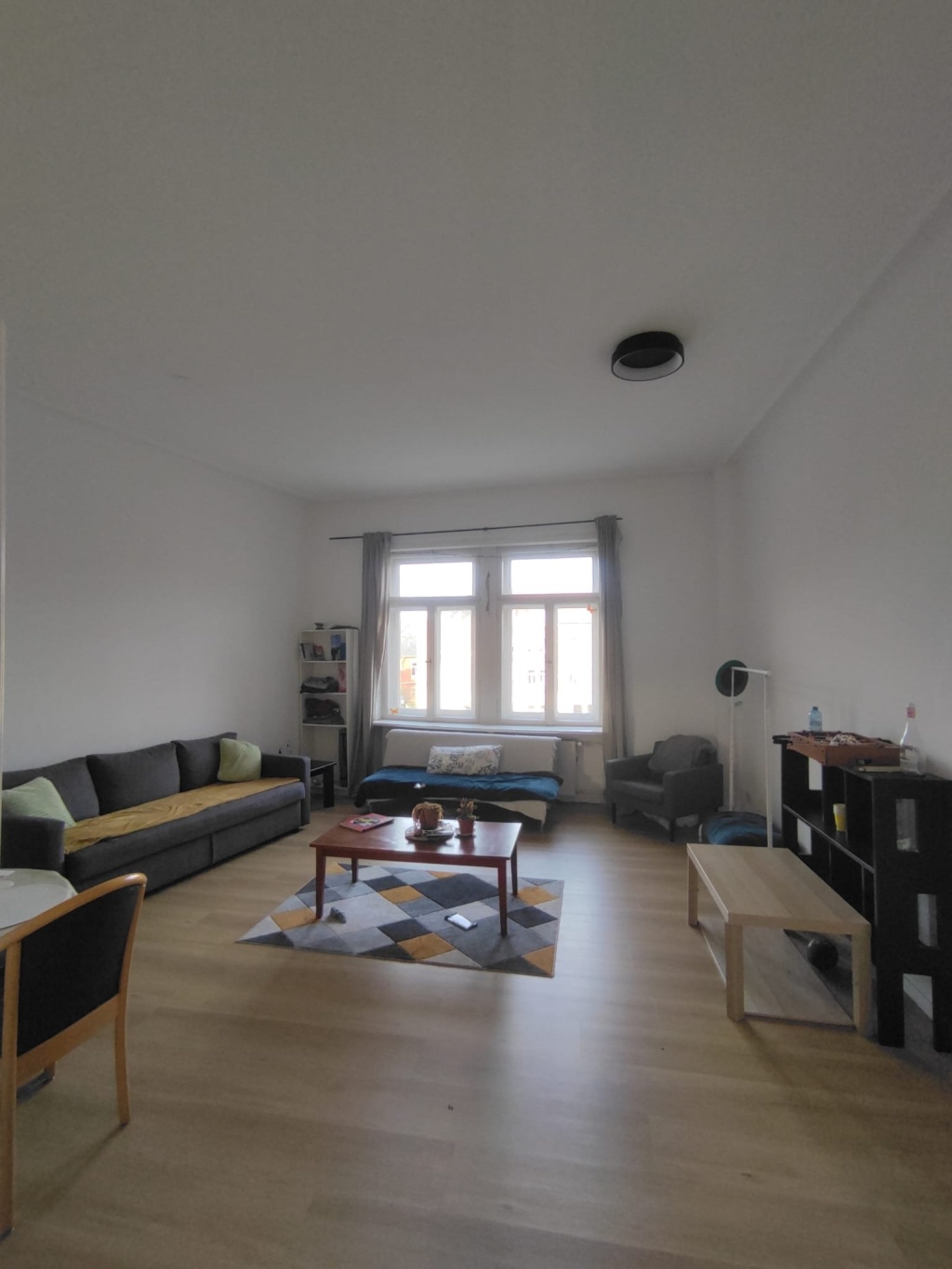 WG-Zimmer Innenstadt Lorlebergplatz - großes Wohnzimmer