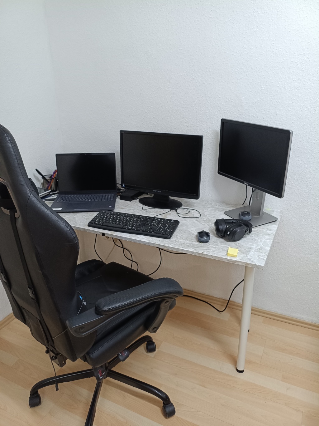 Flat Mitte Humboldtstraße 39 - study tabel