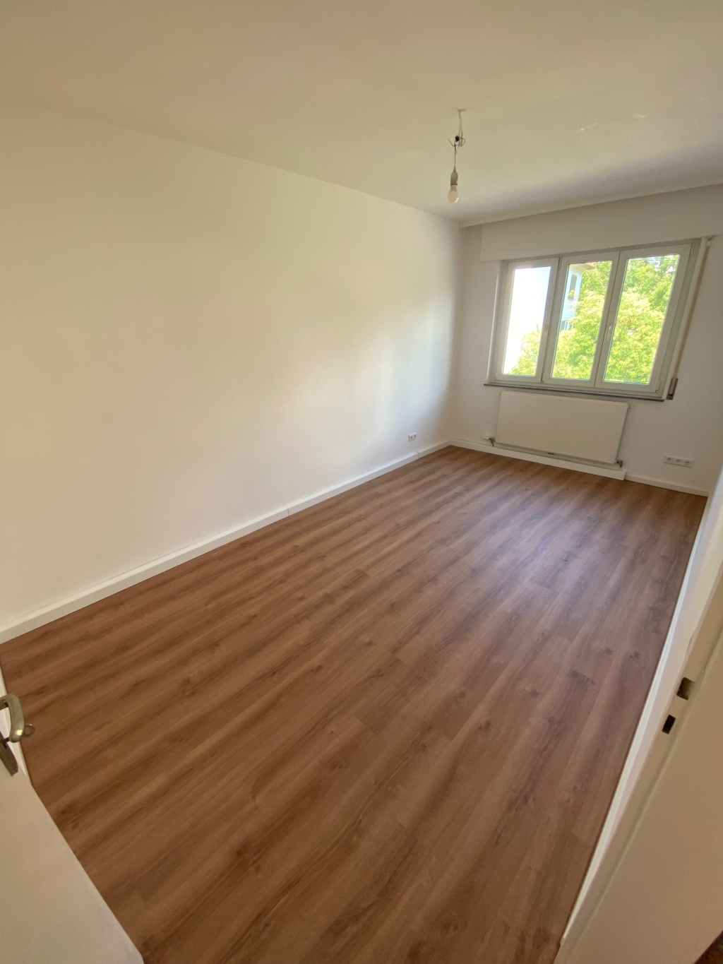 Helle 3er-WG-geeignete 3-Zimmer-Wohnung mit Balkon, Gartenmitnutzung & Blick ins Grüne in Stuttgart-West Kräherwald – Köllestraße 3, 70193 Stuttgart West – Vorschaubild 3
