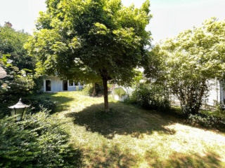 Anzeigenbild: 2,5 Zimmer, 93qm, großer Garten, geräumige Wohnküche und Arbeitszimmer mit Blick nach draußen, im Mehrfamilienhaus nahe am Waldrand und Naherholungsgebiet.