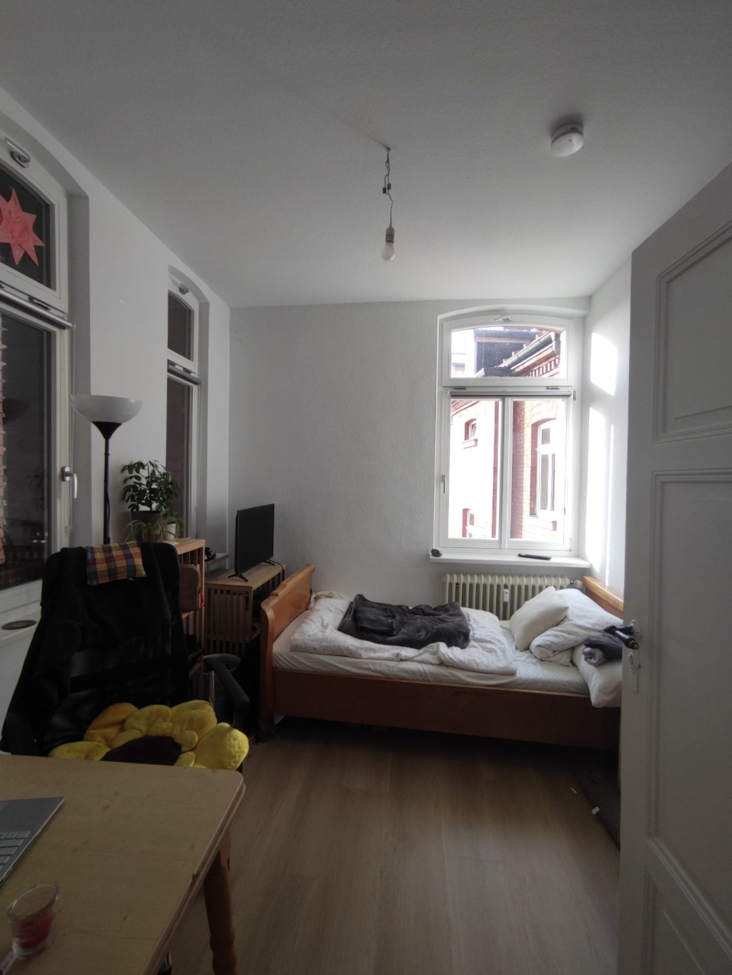WG-Zimmer Innenstadt Lorlebergplatz - das Zimmer mit 3 Fenstern