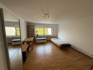 Ad image: Helles Zimmer mit schönem Gartenblick in 6-er WG