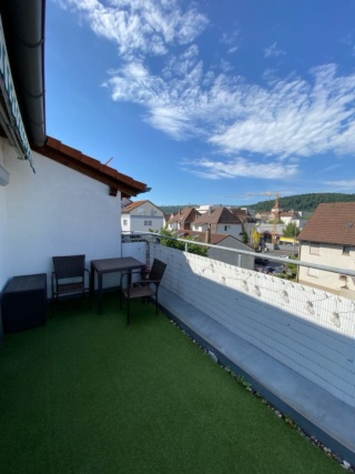 Anzeigenbild: Möblierte Maisonette mit TG-Stellplatz und 2 Balkonen ZUR ZWISCHENMIETE