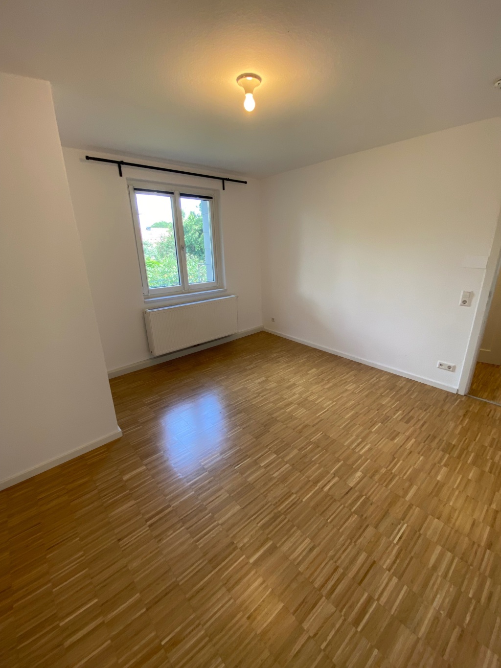 Helle 2-Zimmer-Wohnung mit Küche, Stuttgart – von privat – Wohnen im Grünen, in der Stadt! Hochwertig saniert, mit Einbauküche, Echtholzparkett, Tageslichtbad | Hochwertige und umfangreiche Ausstattung
