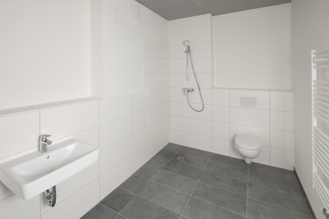WG-Zimmer Reinickendorf Roedernallee  118F - Duschbad (Muster)