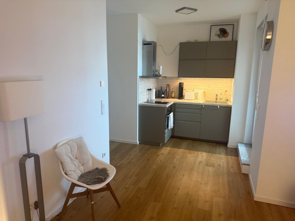 Modernes, voll möbliertes Studio | Stadtmitte (Central) I 5 Min. Hbf | All Inclusive-Miete – 40211 Düsseldorf Stadtmitte – Vorschaubild 2