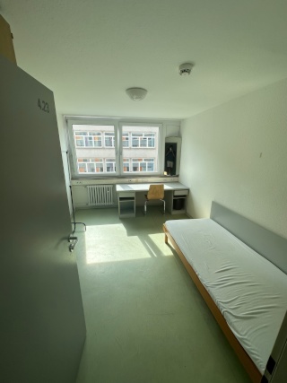 Möbliertes WG-Zimmer im August frei (Zwischenmiete 1 Monat)