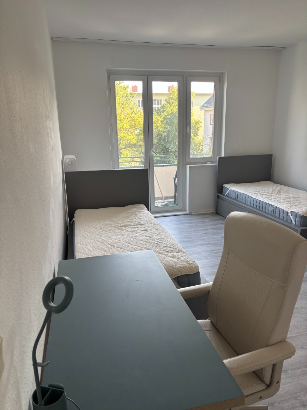 BR47M04 - BERLIN TEGEL: moderne Wohnung - mit Anmeldung - 2 Zimmer, Balkon, möbliert – Brunowstr. 47, 13507 Berlin Tegel – Vorschaubild 2