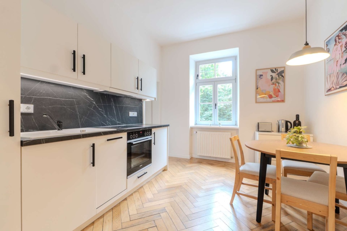 Stilvolle, komplett möblierte 2-Zimmer-Wohnung in München-Haidhausen – 6 bis 24 Monate, sofort beziehbar, inkl. Waschmaschine, Trockner & Arbeitsplatz – ideal für Job-Relocation, Einzelpersonen oder Paare