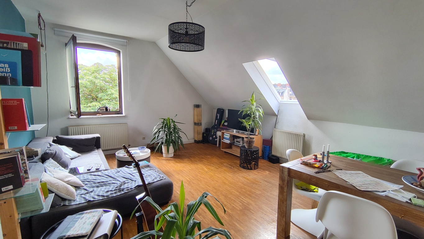 Nachmiete für helle 3-Zimmer-DG-Wohnung gesucht, Altbau, 4.OG