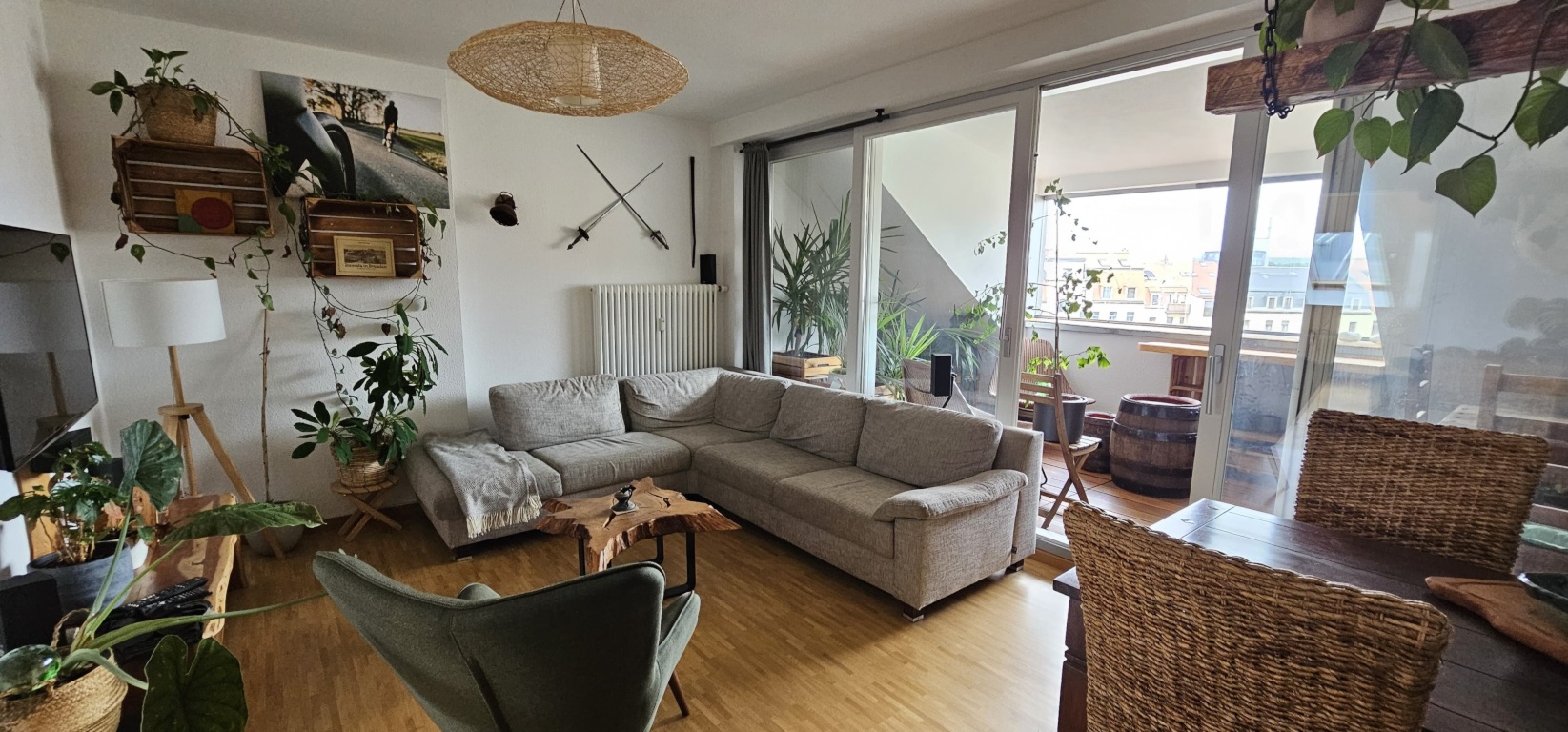 Zwischenmiete einer charmanten teilmöblierten 4-Zimmer-Dachgeschosswohnung in Dresden-Pieschen – Rehefelder Str., 1127 Dresden Pieschen – Vorschaubild 2