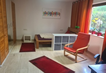 Anzeigenbild: Exklusives möbliertes Zimmer mit großem Privatbad – ideal für internationale Studierende, Promovierende, Gastwissenschaftler und Berufspendler