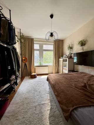 Anzeigenbild: Ca. 15qm schönes grosses Zimmer in zentraler Lage