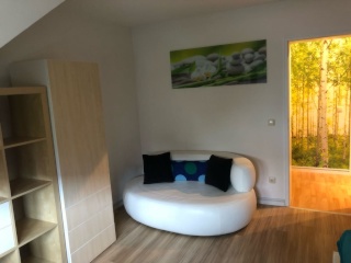 Anzeigenbild: 1.8.-15.9. möbliertes Zimmer in 3er WG