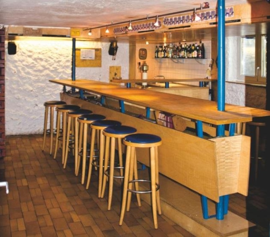WG-Zimmer Oststadt Sebastian-Kneipp-Straße 4 - Die Bar mit Bierzapf- und Musikanlage sowie gekühlten Getränken