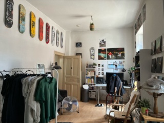 Anzeigenbild: Zimmer in 4er Altbau-WG mit Wohnzimmer und Balkon