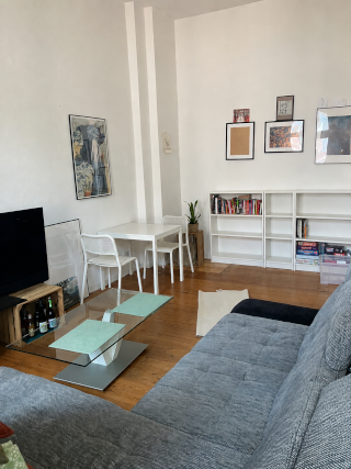 Stilvolle, helle Altbauwohnung mit Balkon zur Zwischenmiete (August & September) — photo 1