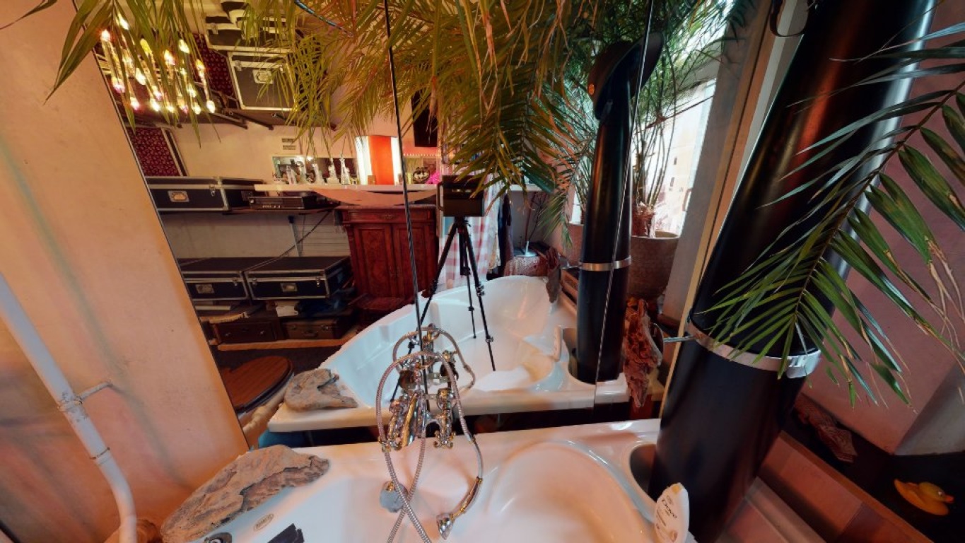 Exceptional Art-Filled Period Apartment at Boxhagener Platz - – bright, expressive and highly individual, blending atelier spirit, design and Berlin bohemia. – Krossener Strasse, 10245 Berlin Friedrichshain – Vorschaubild 10
