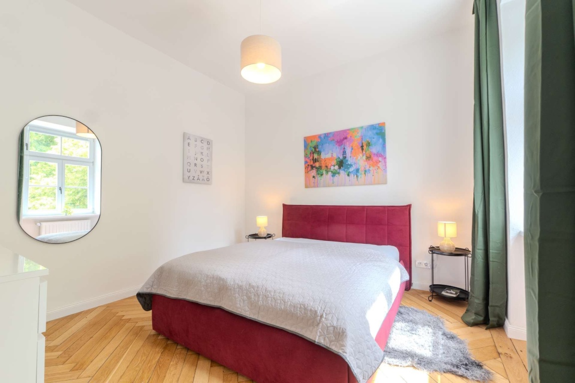 Stilvolle, komplett möblierte 2-Zimmer-Wohnung in München-Haidhausen – 6 bis 24 Monate, sofort beziehbar, inkl. Waschmaschine, Trockner & Arbeitsplatz – ideal für Job-Relocation, Einzelpersonen oder Paare – Pariser Straße 19, 81667 München Au-Haidhausen – Vorschaubild 3