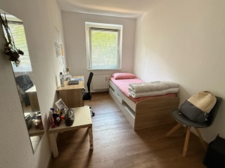 Imagen del anuncio: Furnished room in female WG– Sublet for October