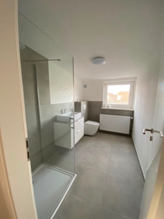 Anzeigenbild: Dachgeschosswohnung über 2 Etagen mit Balkon, 4 Zimmer, Maisonette, Nähe Bahnhof