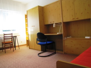 Imagen del anuncio: Ein möbliertes Zimmer in 4-Raum Wohnung in Erfurt ab sofort