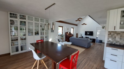 Ad image: 25 m2 Zimmer + ca. 53 m2 Wohn-, Ess- und Küchenbereich zur Mitnutzung. Modernes Haus in ruhiger Lage.