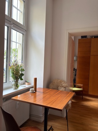 Möblierte 1,5-Zimmer Wohnung in Friedrichshain mit perspektivischer Übernahme /Furnished 1 Bedroom Flat — photo 1