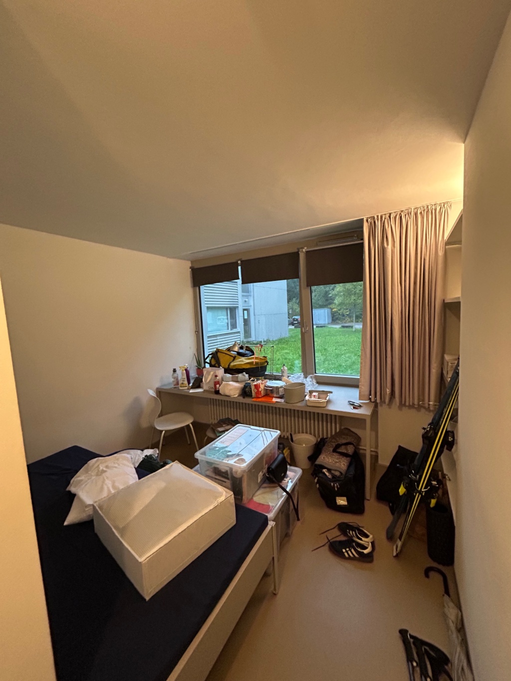 Private room with bathroom in a dorm in Studentenstadt